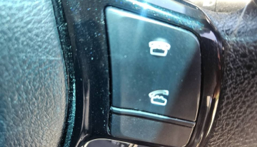 2017 Auto Toyota Yaris with low kms and easy finance 13.jpg